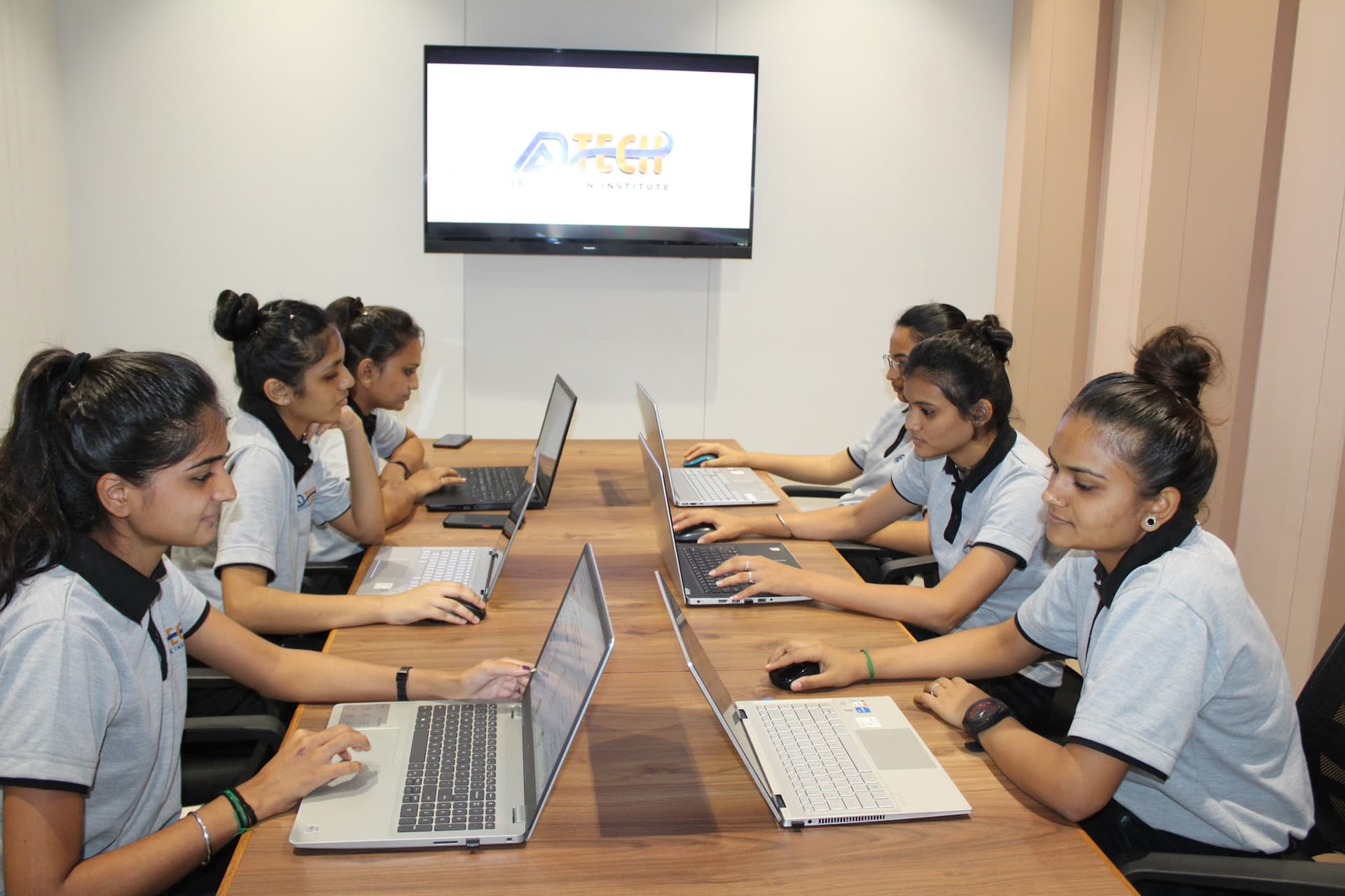 AD-Tech IT & Design Institute Mota Varachha