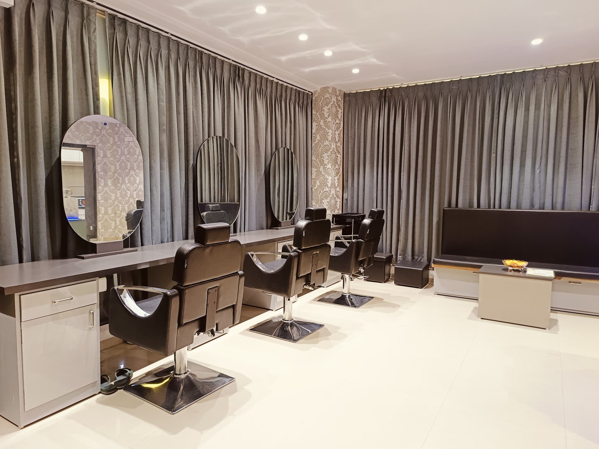 Allatone Spa and Saloon