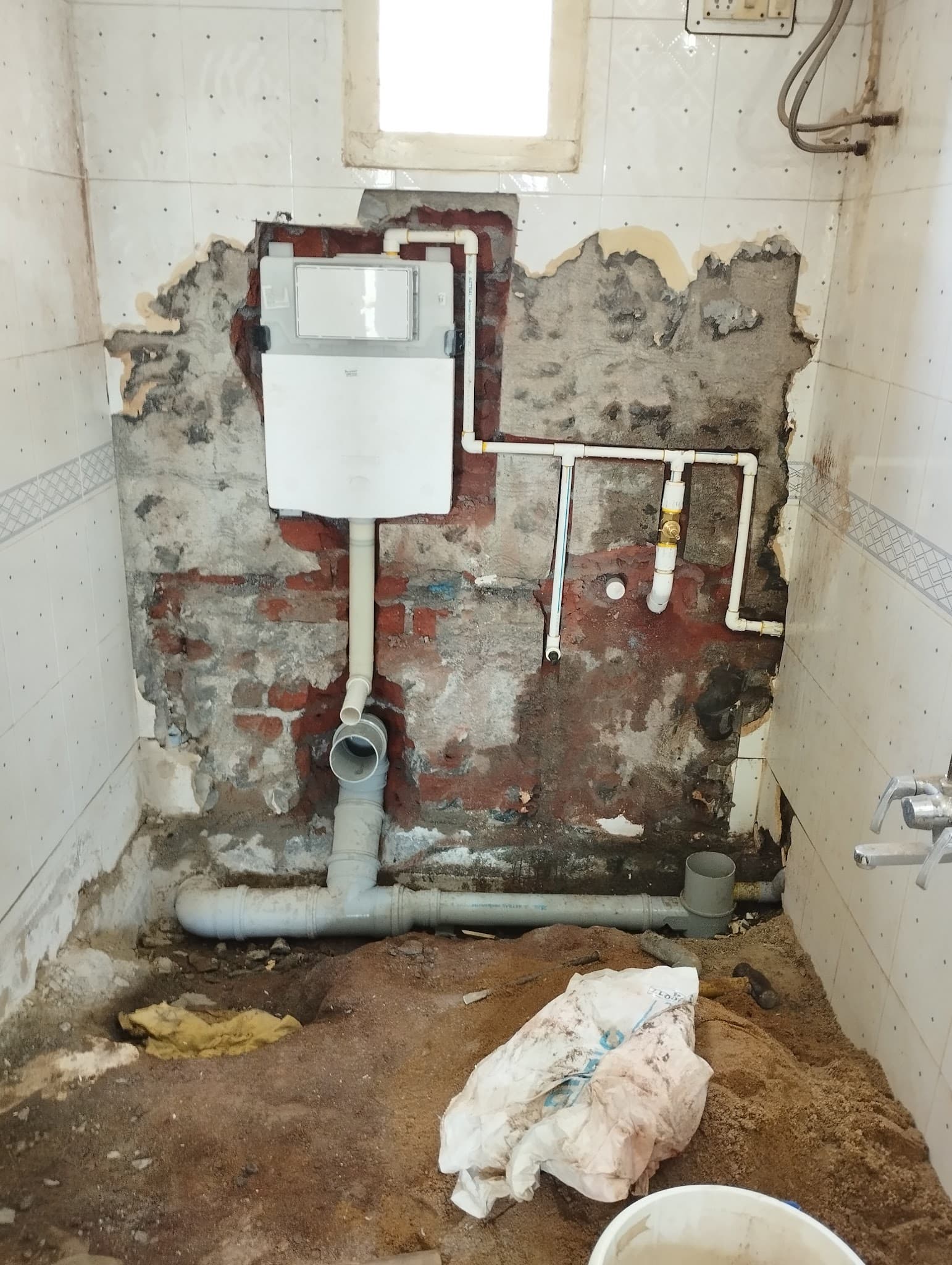 aps (PLUMBER CARPENTER ELECTRICAN & CIVIL-STRUCTURAL ENGINEER)