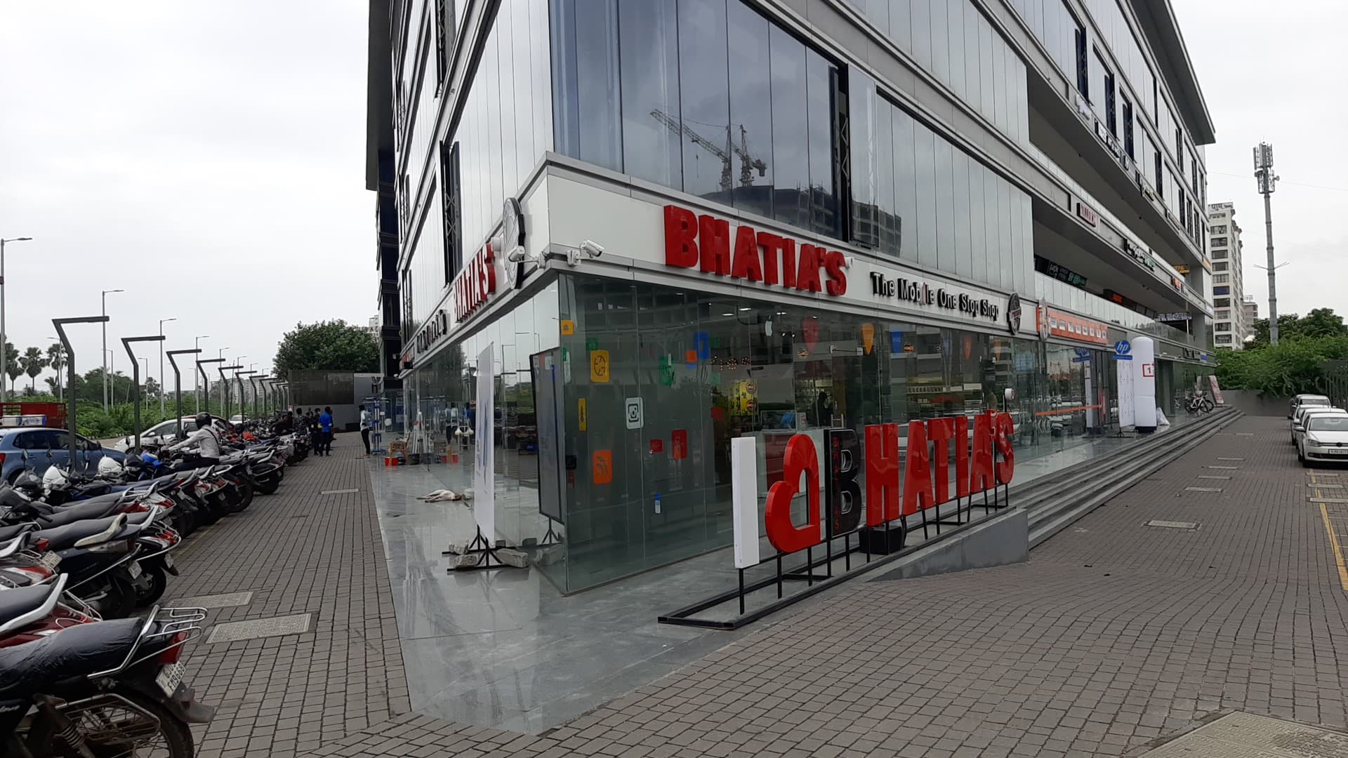 Bhatia's Mobile - Vesu