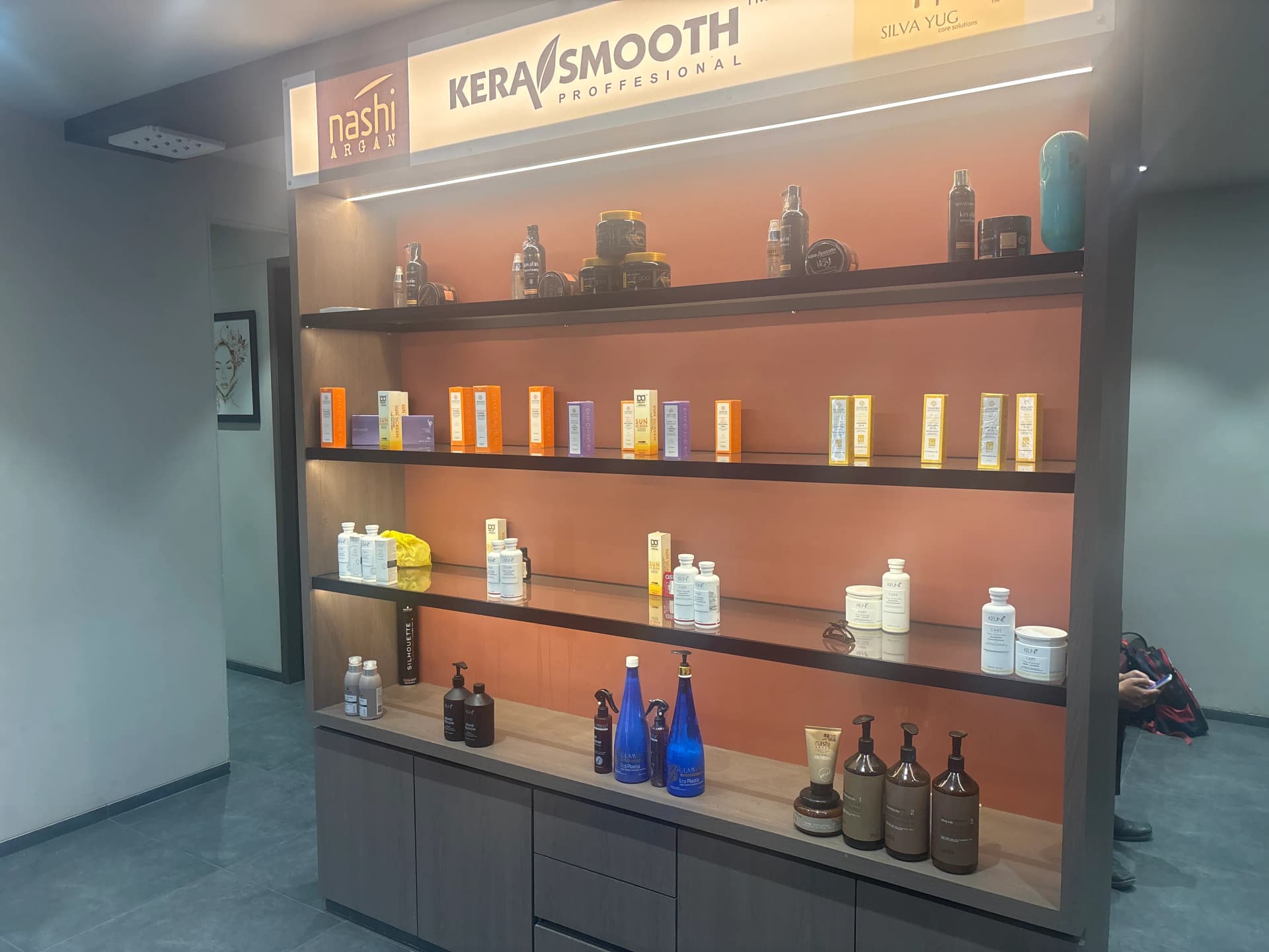 Brillo’s Unisex Salon