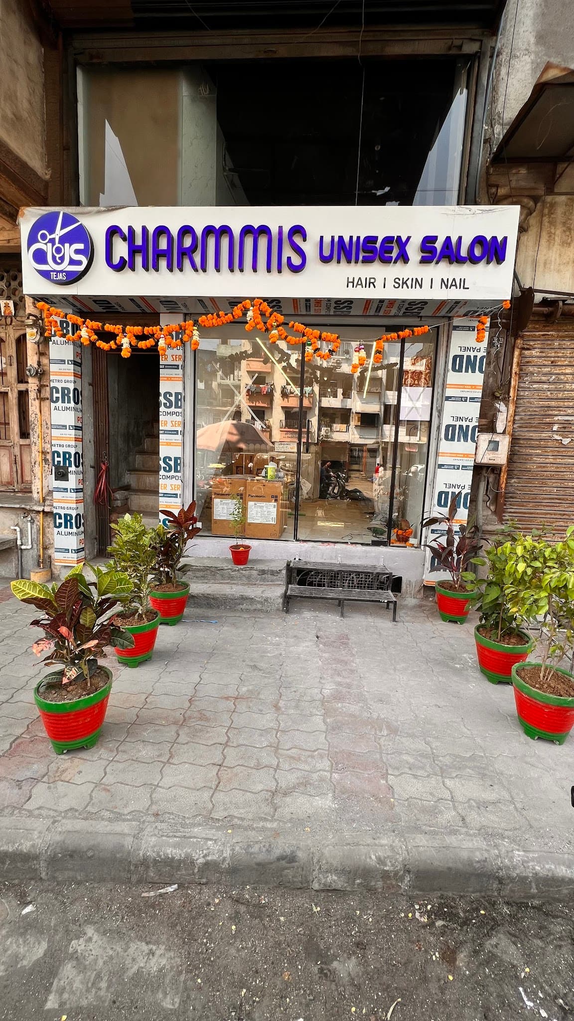Charmmis Unisex Salon