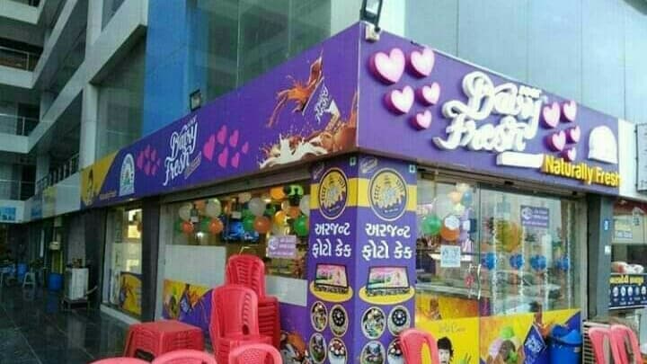 DAIRY FRESH ICE AND FAST FOOD