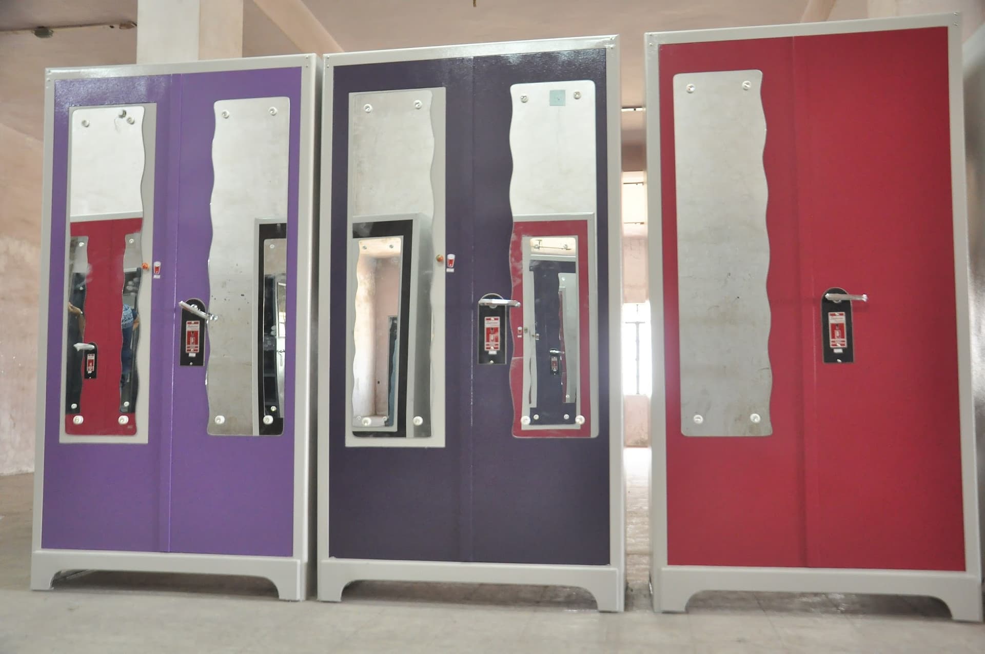 DISPLAY RACK MANUFACTURER IN SURAT-SUPERMARKET RACK MANUFACTURER IN SURAT-SLOTTED RACK MANUFACTURER IN SURAT - RACK FOR SHOP