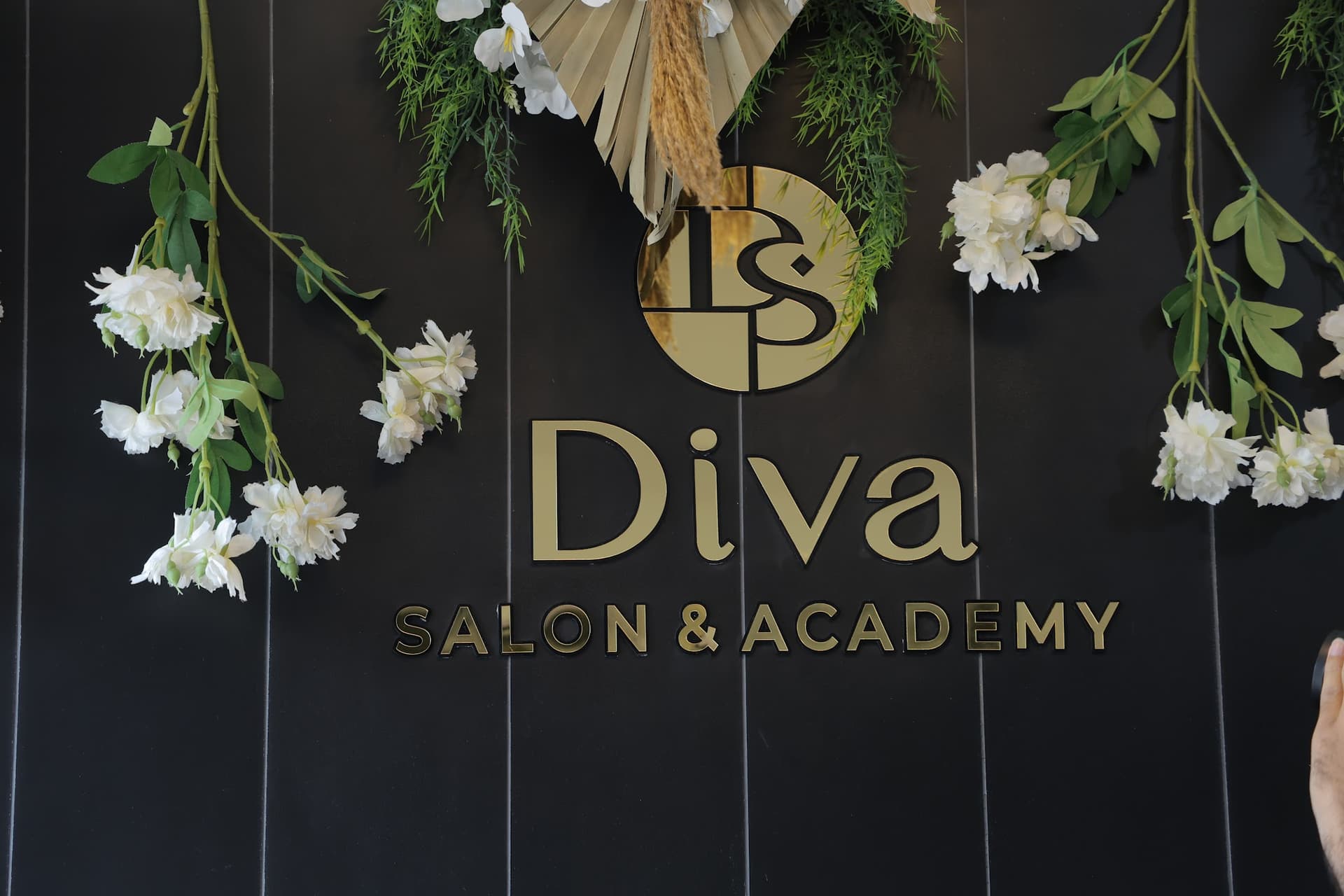 DIVA SALON & ACADEMY