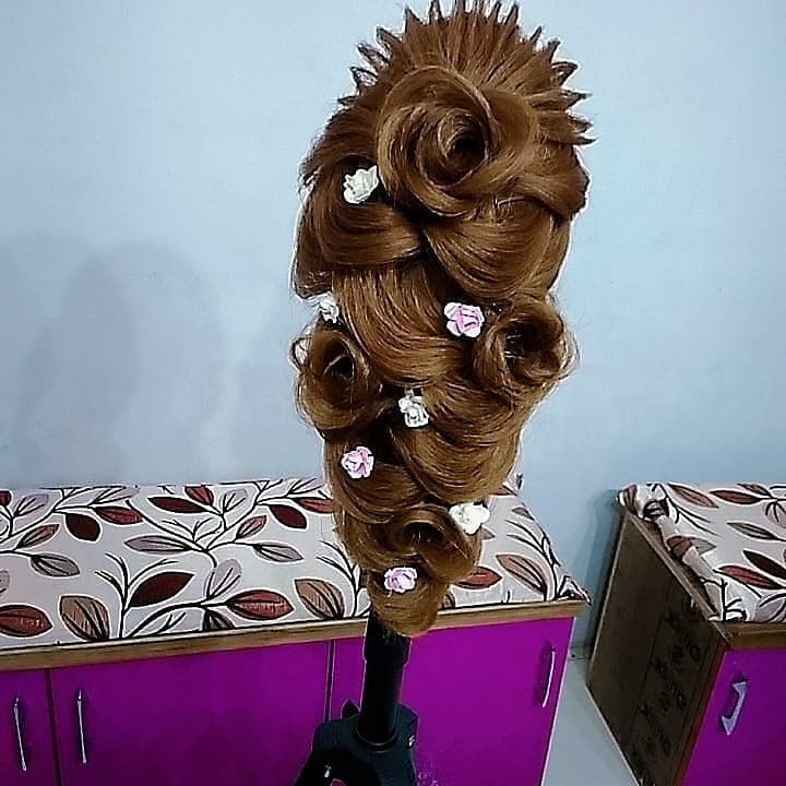 Dream Girl Bridal Studio nail art