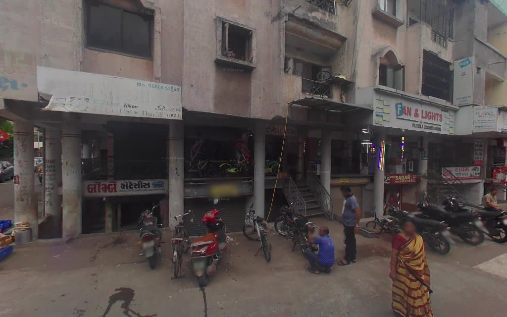 FILTER & ZOOMER HOUSE