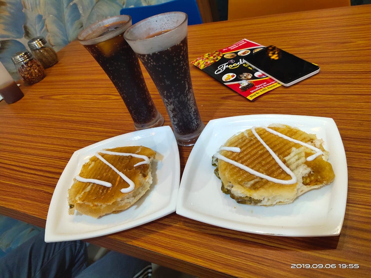 foodiez cafe and fastfood