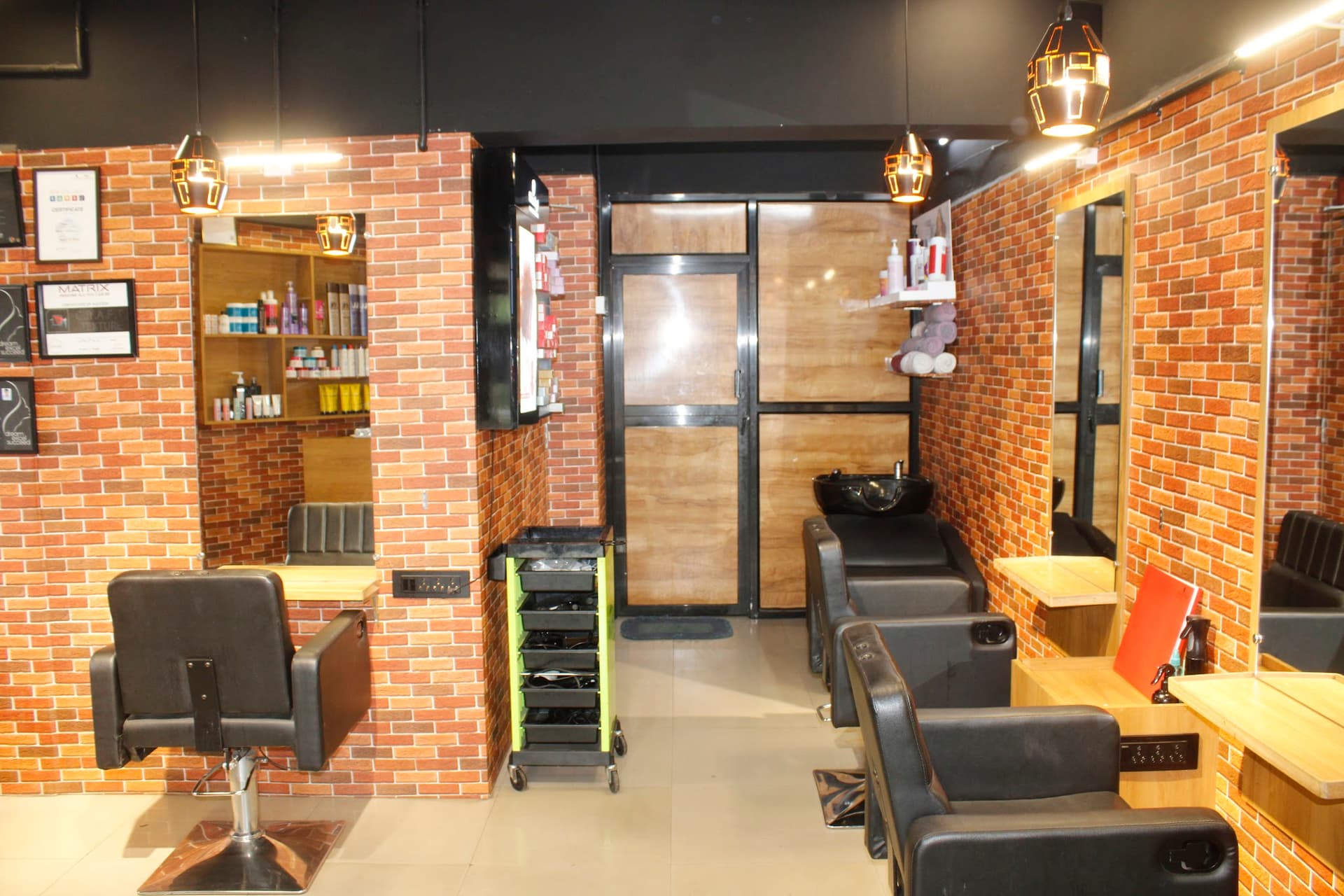 Foster London Unisex Salon - Top Unisex Salon Hair & Skin Salon Hair Dresser