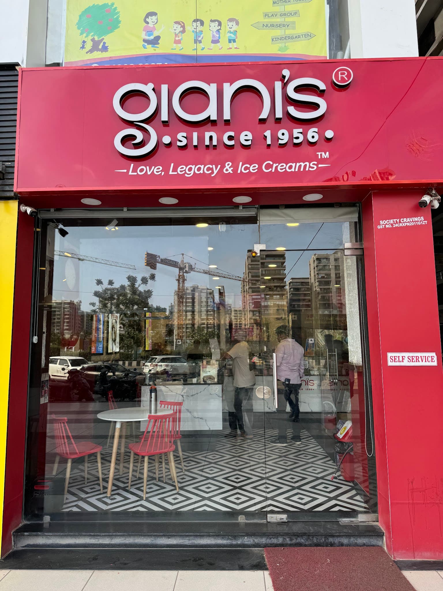 Gianis Ice-Cream