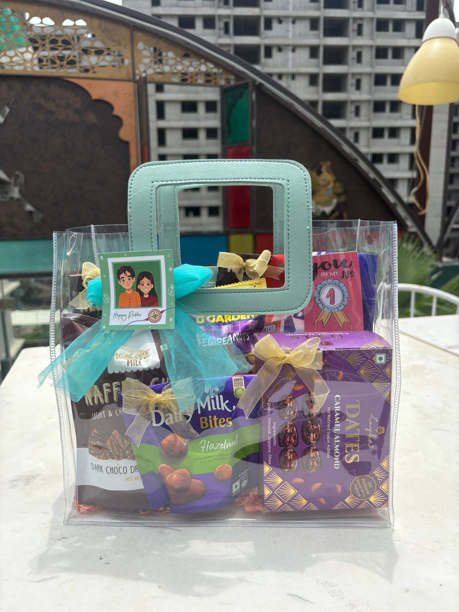 Giftoholics| Gift shop | Customized Gifting| Gift Hamper| Corporate Gifting