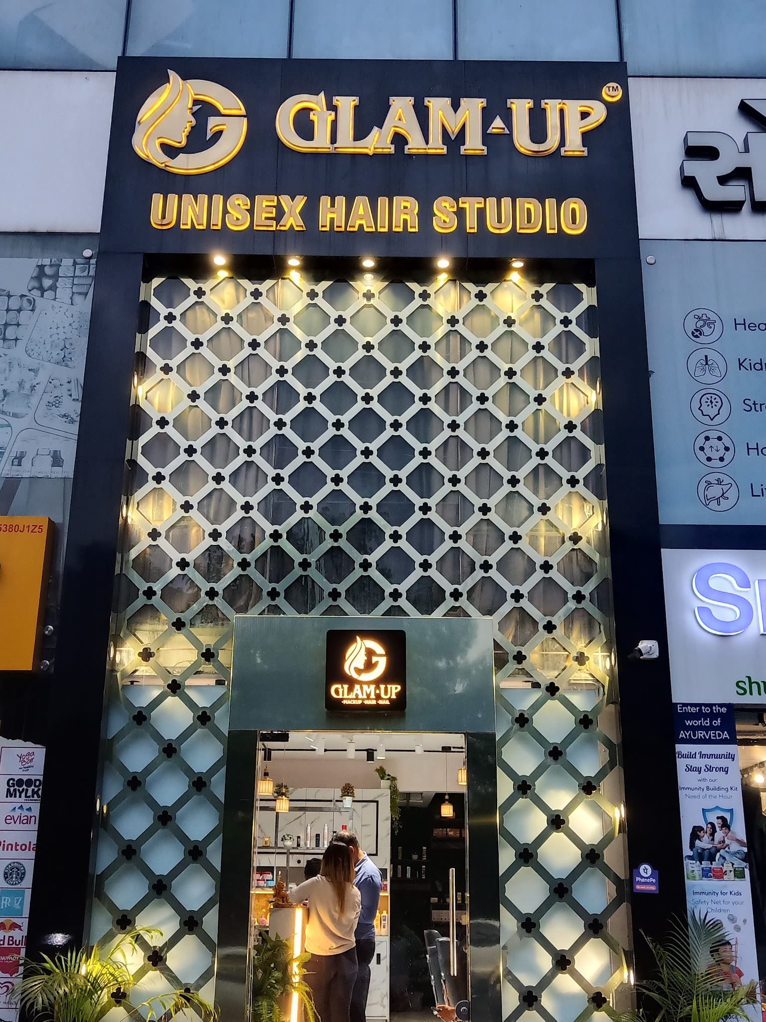 Glam-Up Unisex Hair Studio