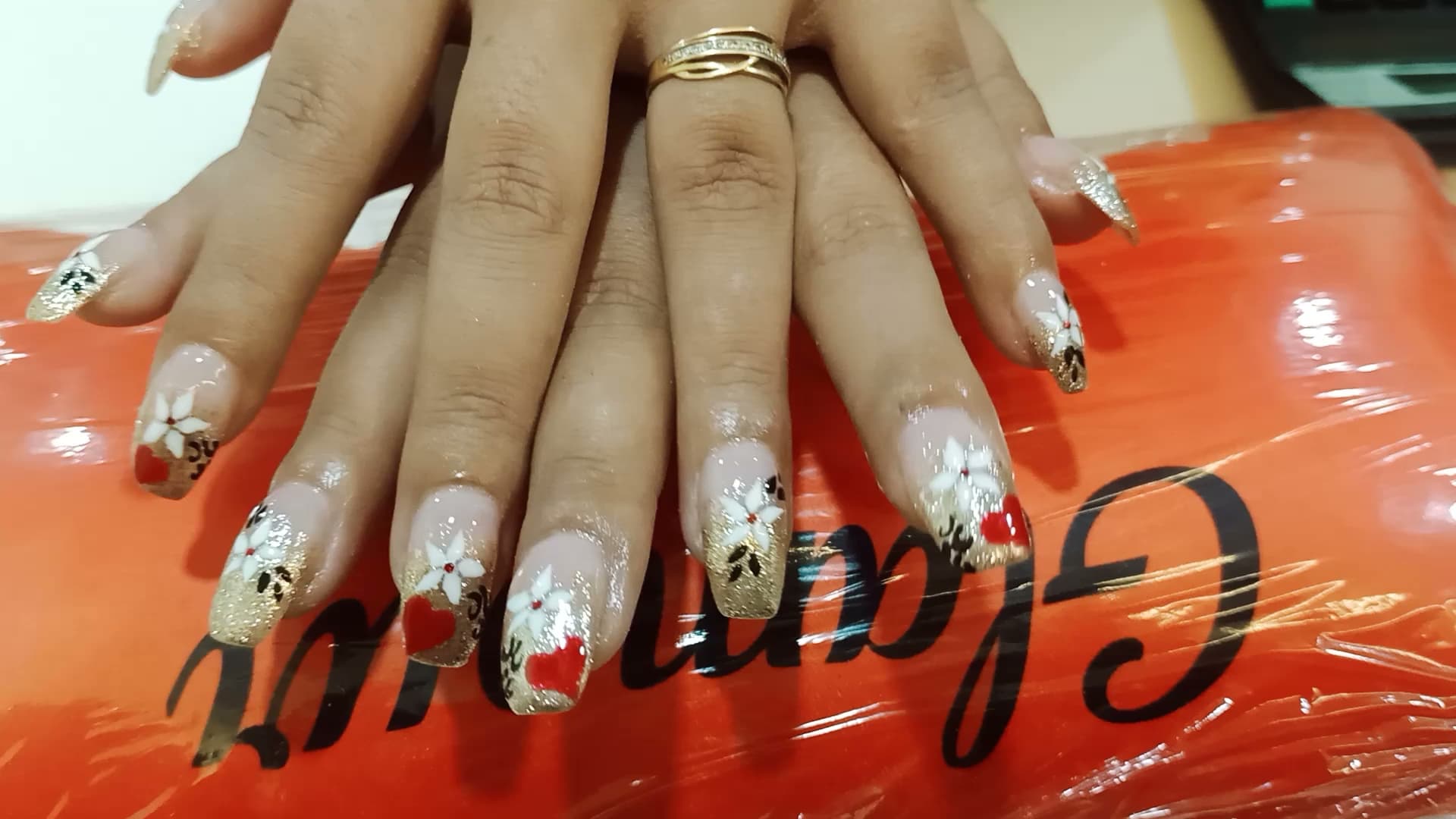 Glamour Chinese Beauty Parlour