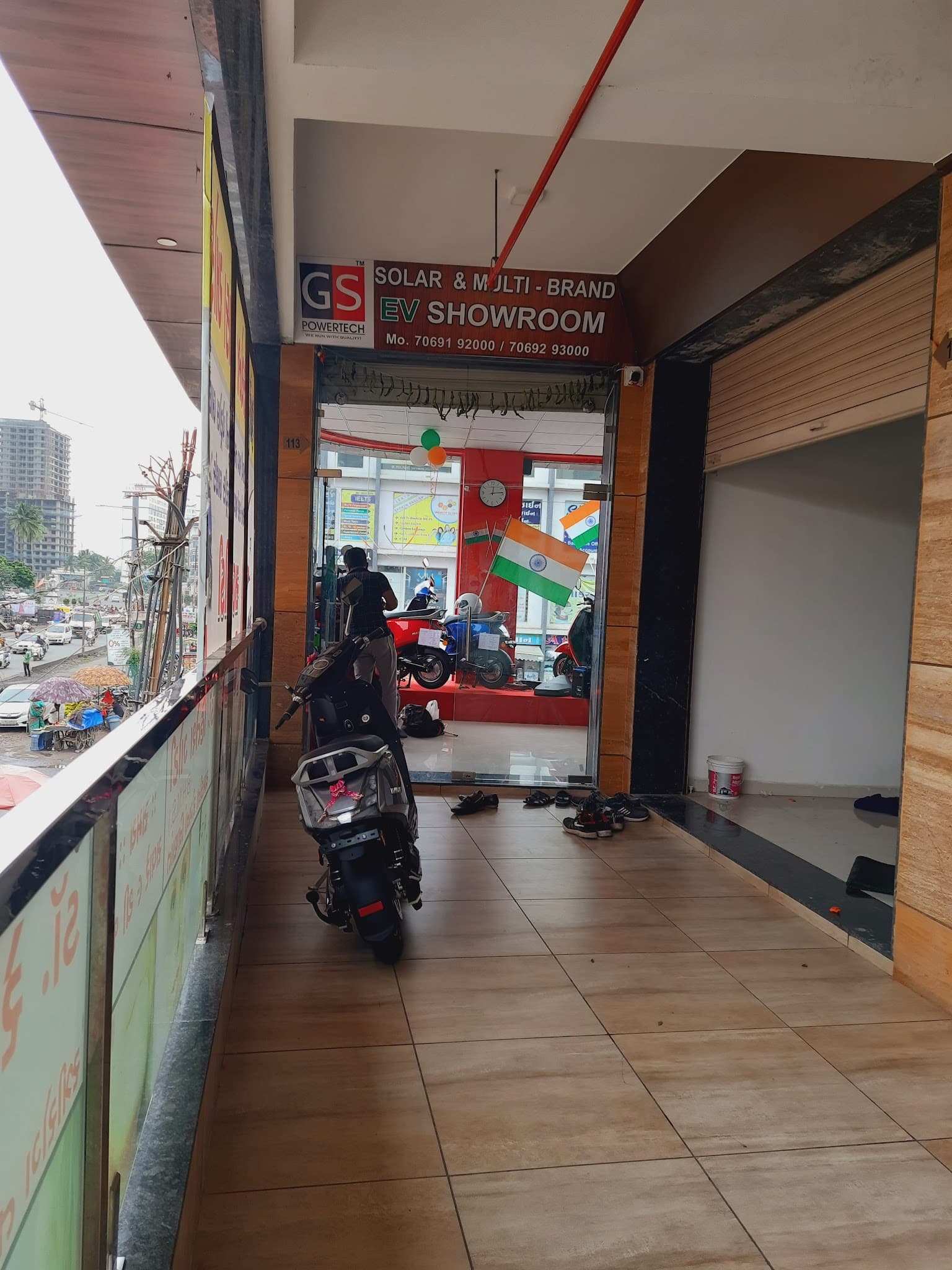 GS OKINAWA ELECTRIC VEHICLE SHOWROOM