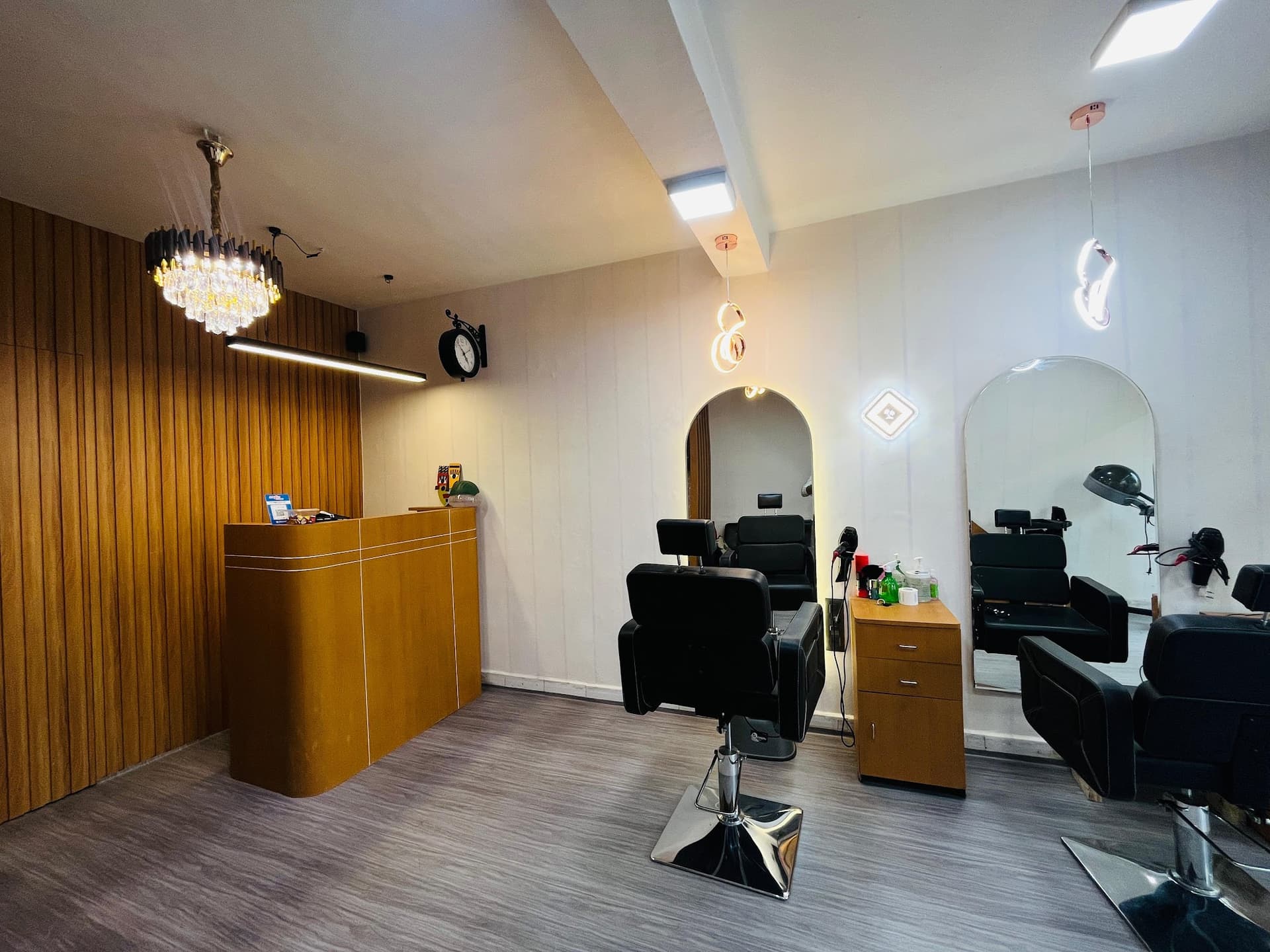 Hair & Care - Best Unisex Salon in Surat