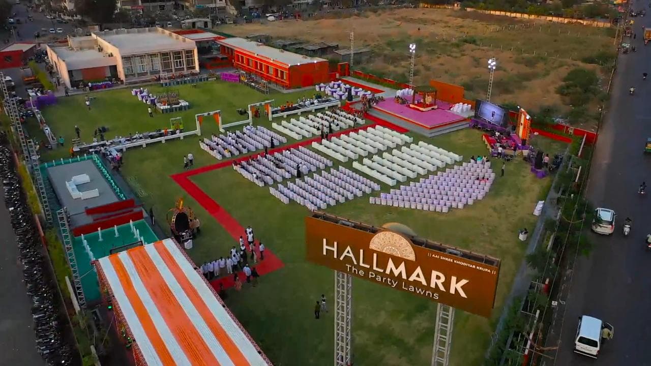 Hallmark - The Party Lawns