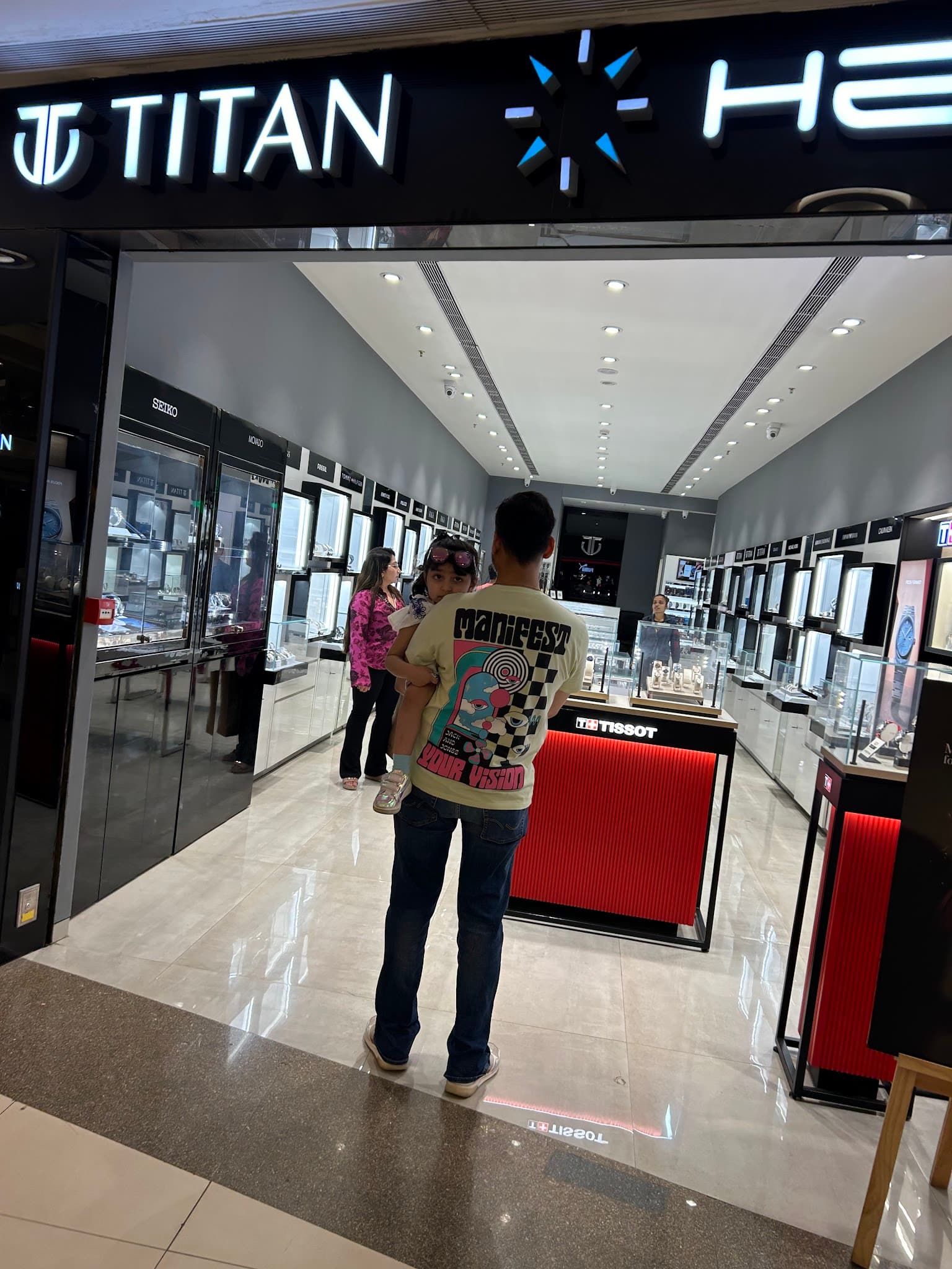 Helios Watch Store - By Titan