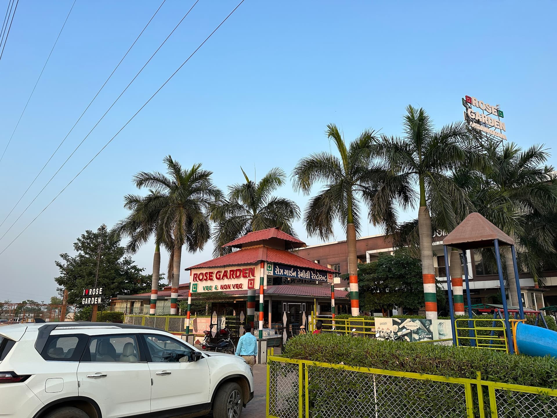 Hotel Rose Garden & Ice Cream Parlour