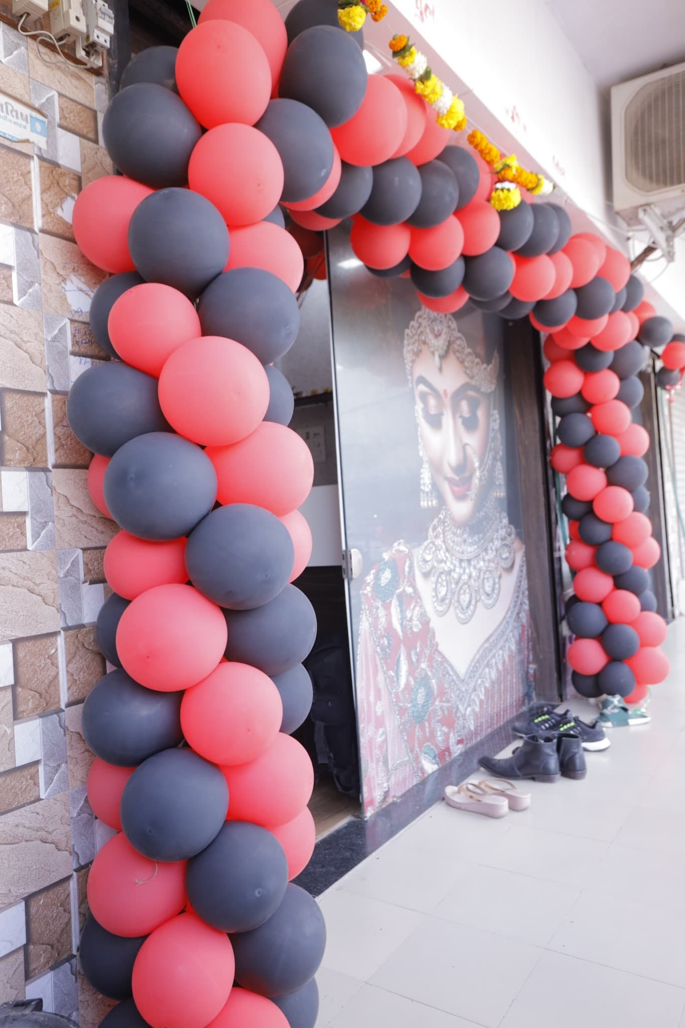 IN TOUCH UNISEX SALON& Academy