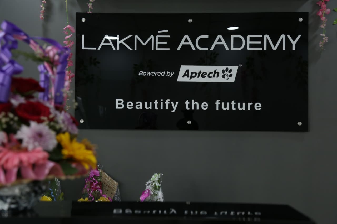 LAKMÉ ACADEMY SURAT POWERED BY APTECH