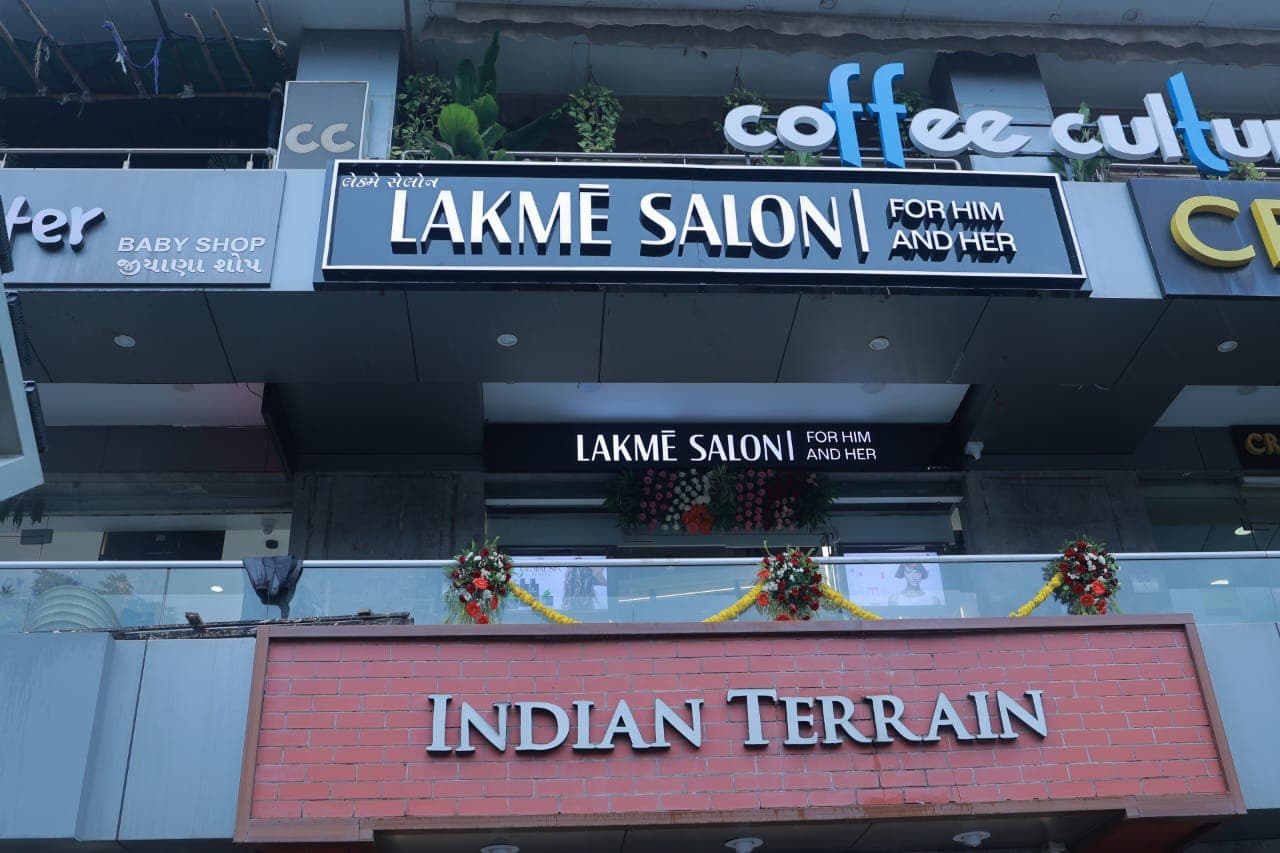 Lakme salon Adajan