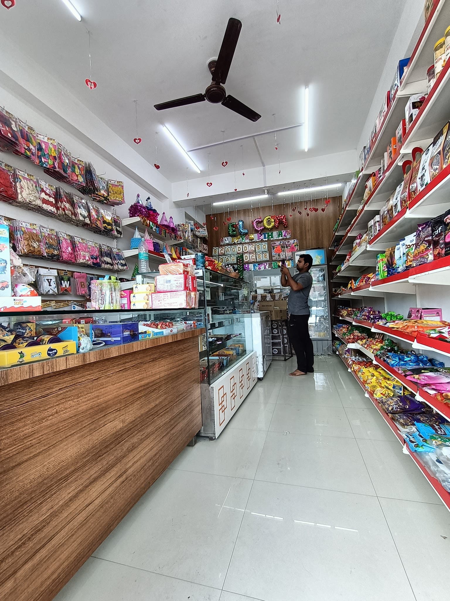 Live Cake Manmeet Bakers