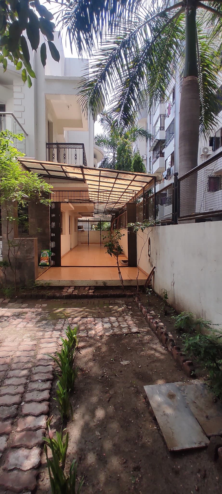 Luxury paying guest & guest house