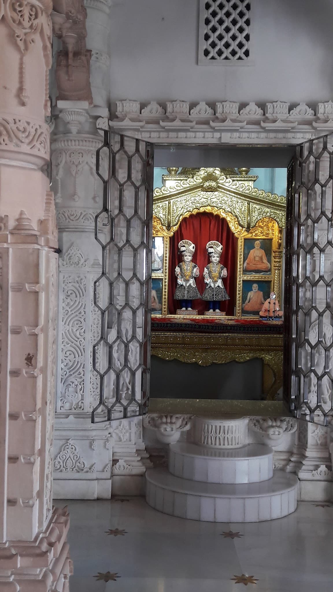 M H Furniture Outlet