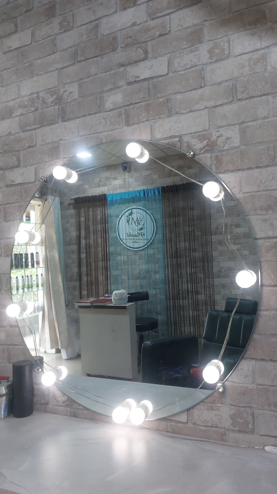 Maahi Professional Beauty Saloon