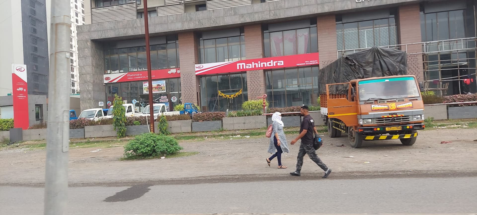 MAHINDRA SCV SHOWROOM : PRESIDENT AUTOMOBILES