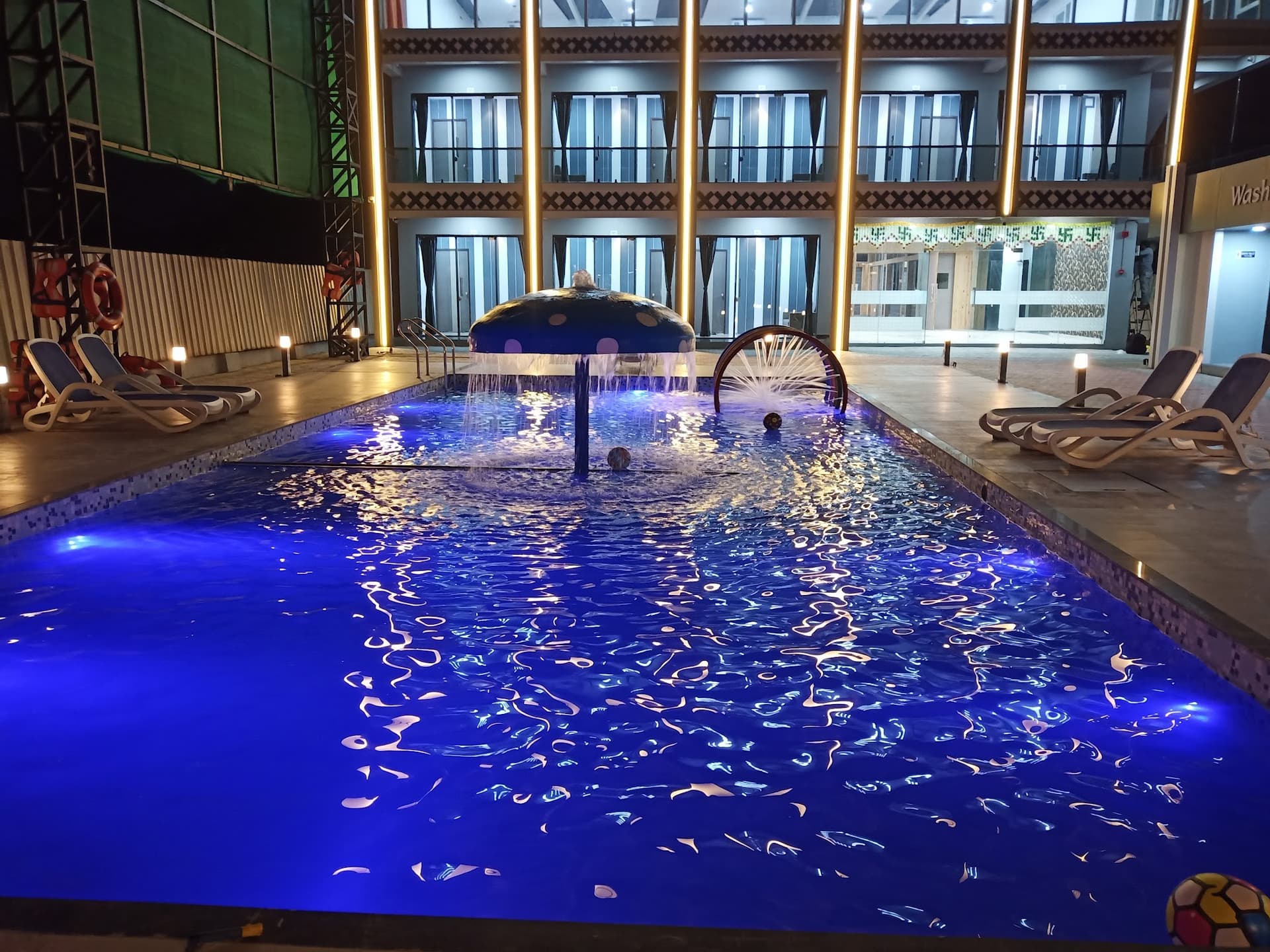 Mandha's Club & Resort