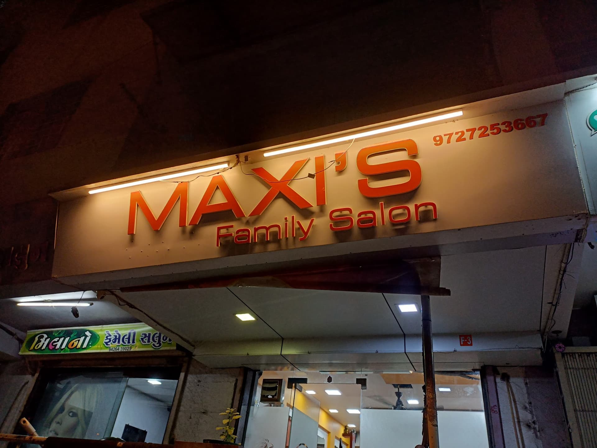 MAXI'S SALON