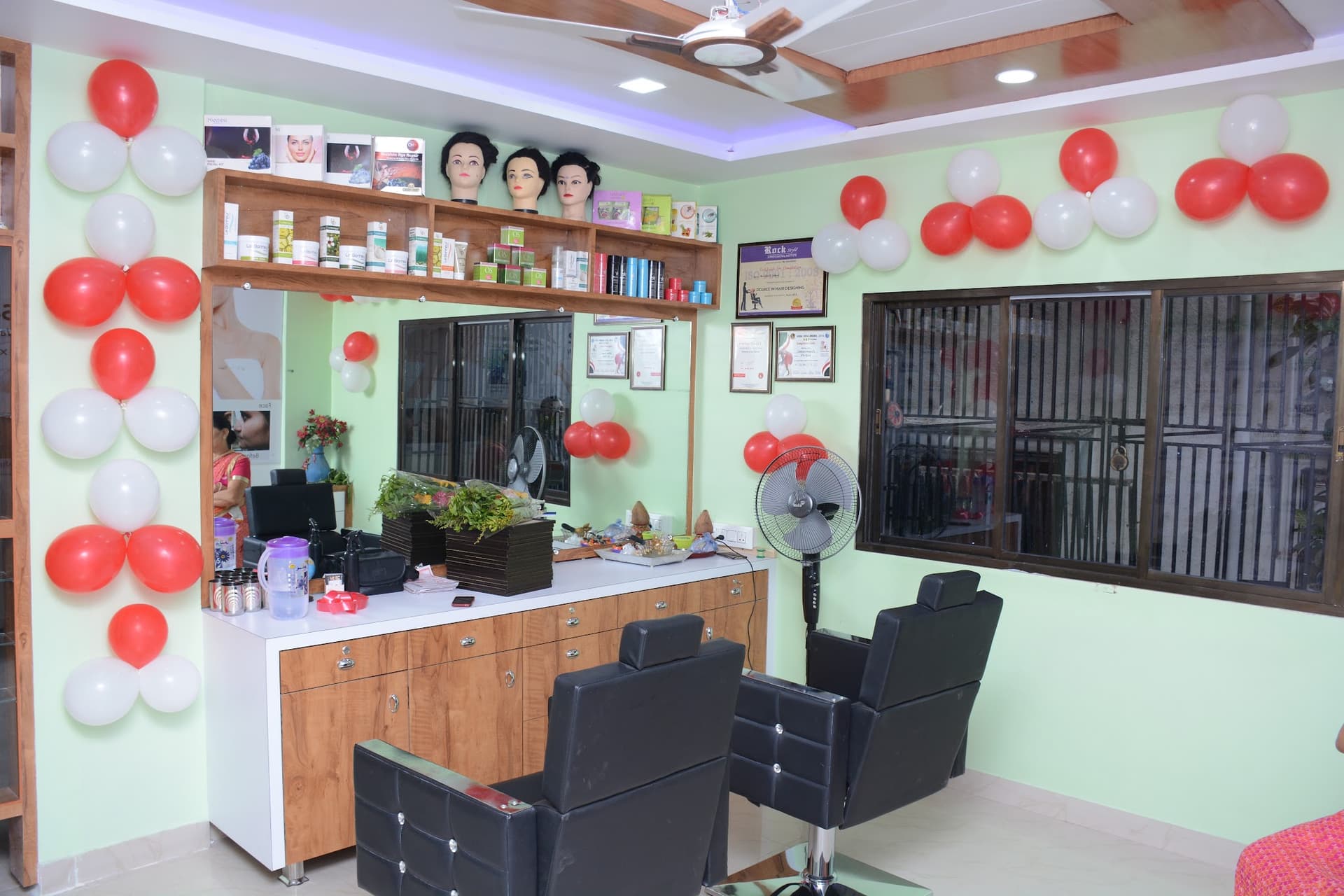 Meera's Radhe Beauty Salon