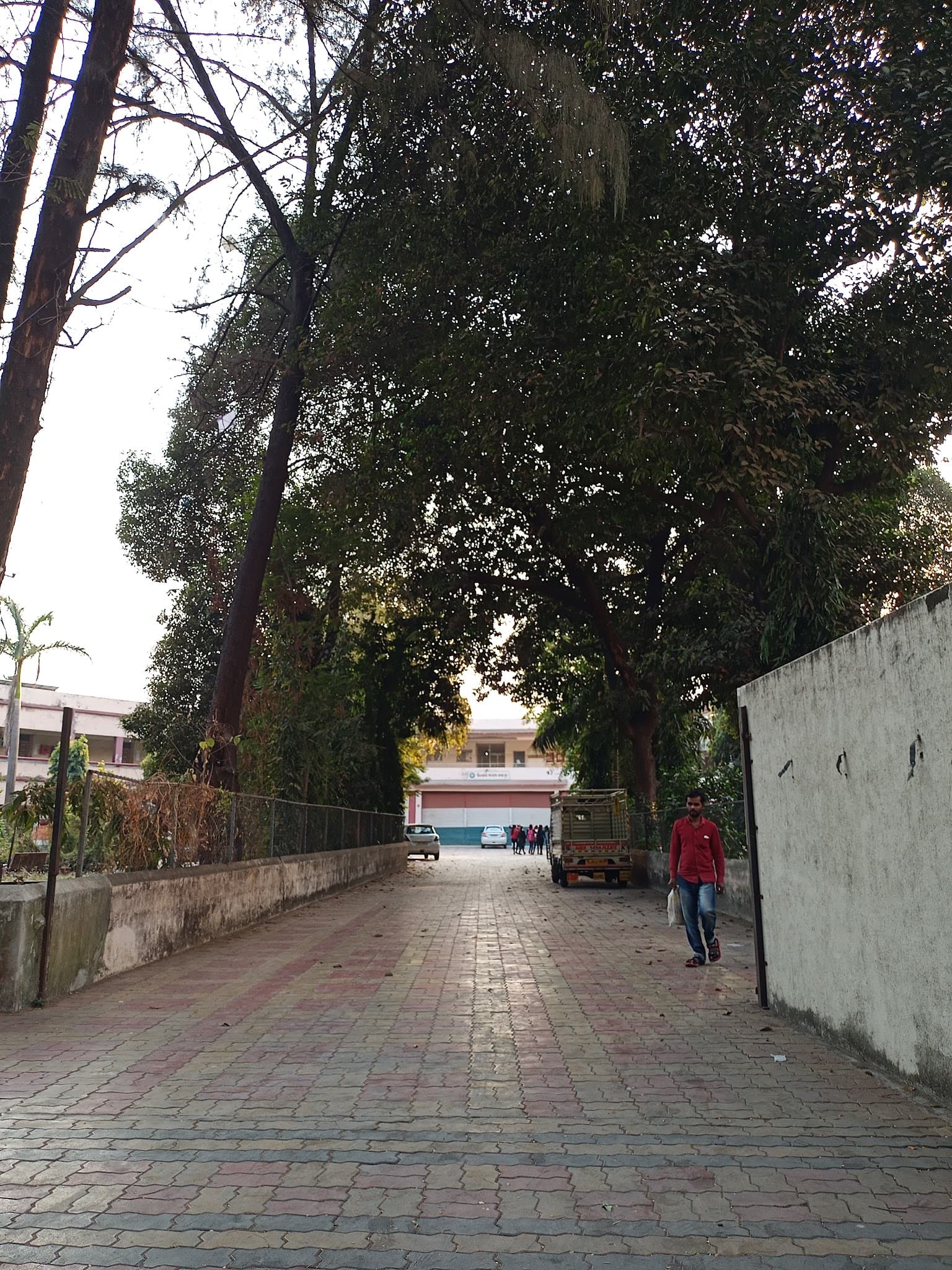 Navyug Commerce College