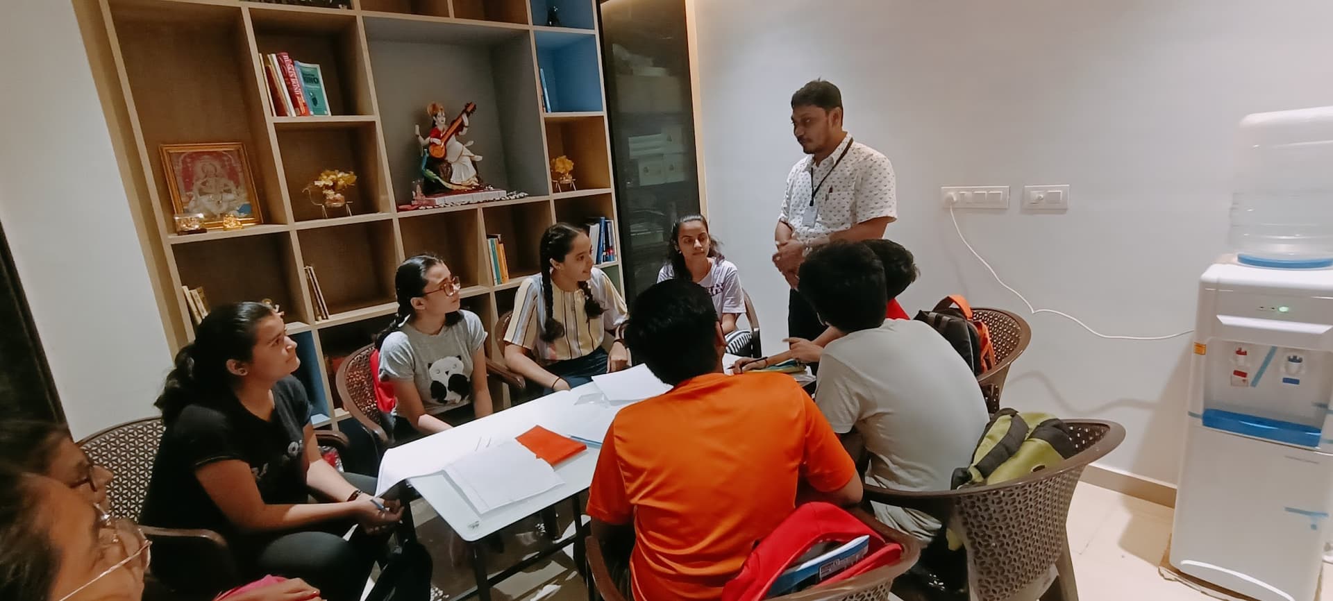 Niken Academy - Pal Adajan