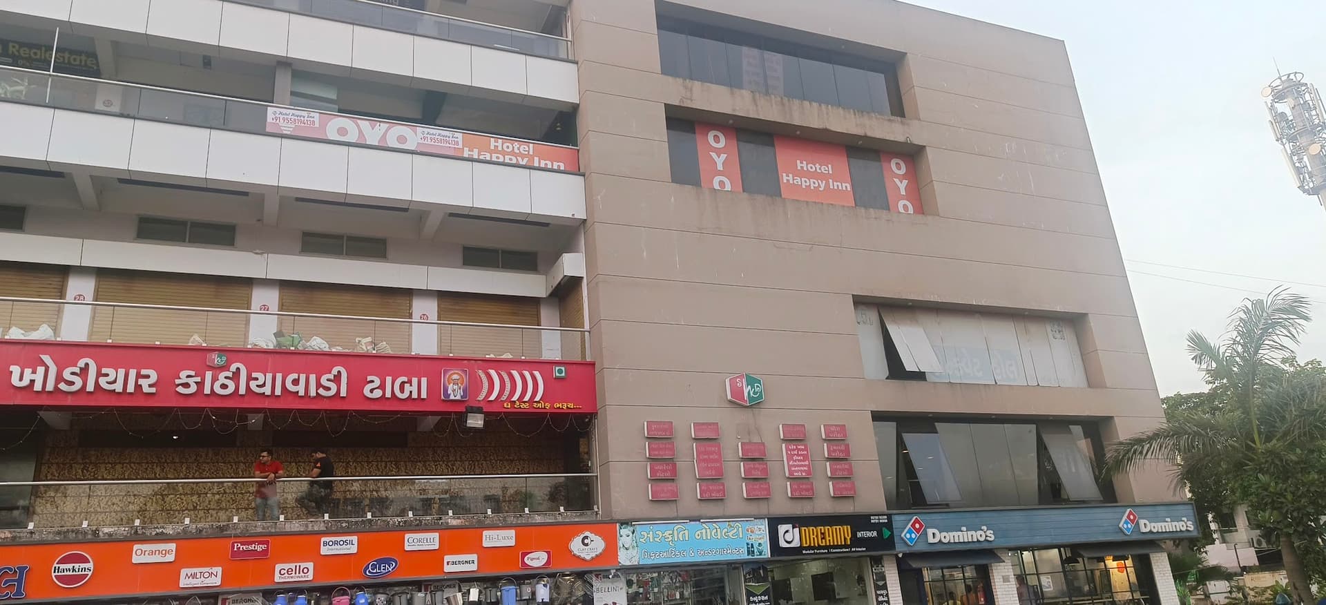 OYO 82637 Hotel Happy Inn