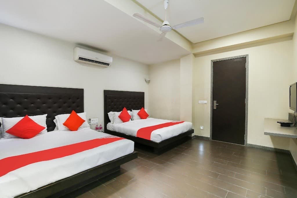 Palm Greens - Suites & Banquets