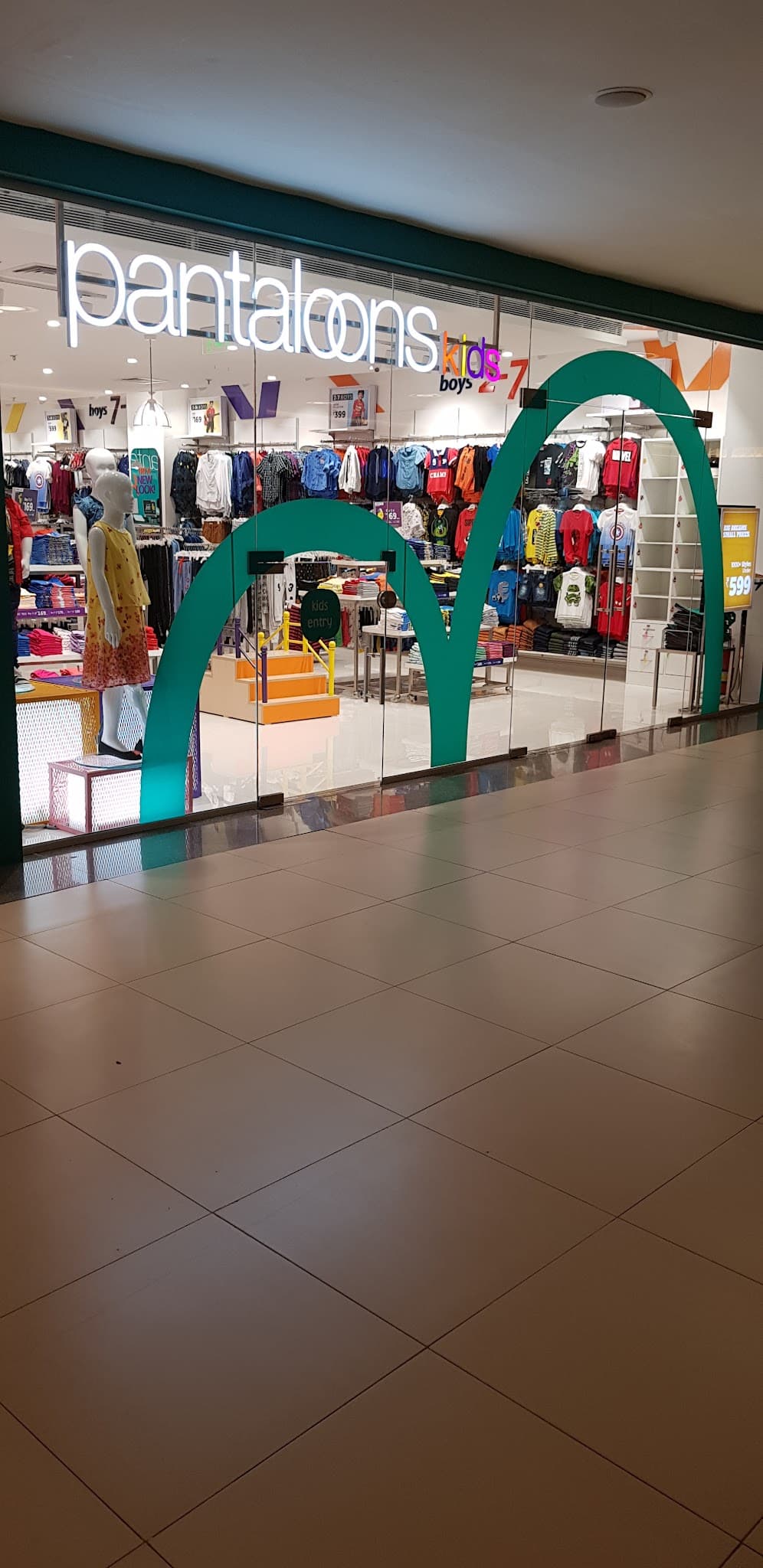 Pantaloons (Magdalla Surat Gujarat)