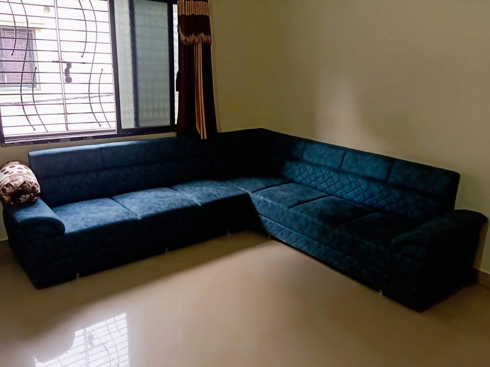Radhe Sofa
