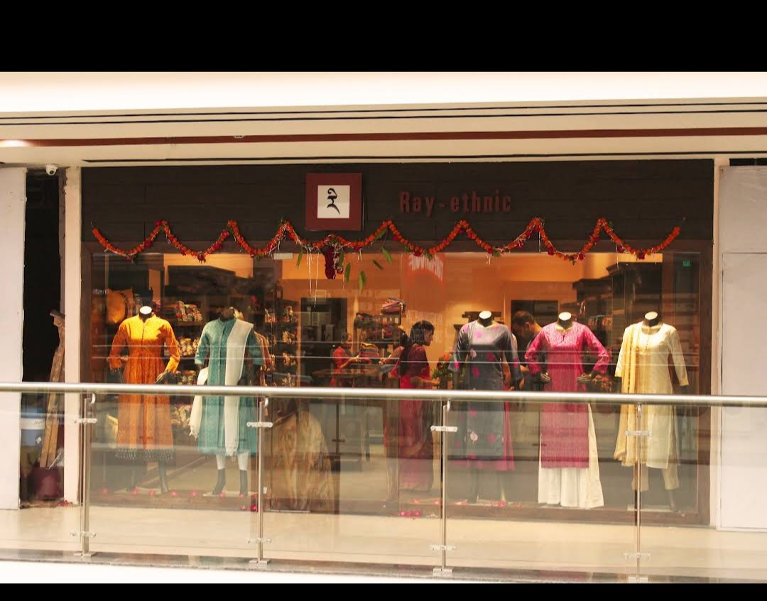 Ray ethnic Ghoddod Road