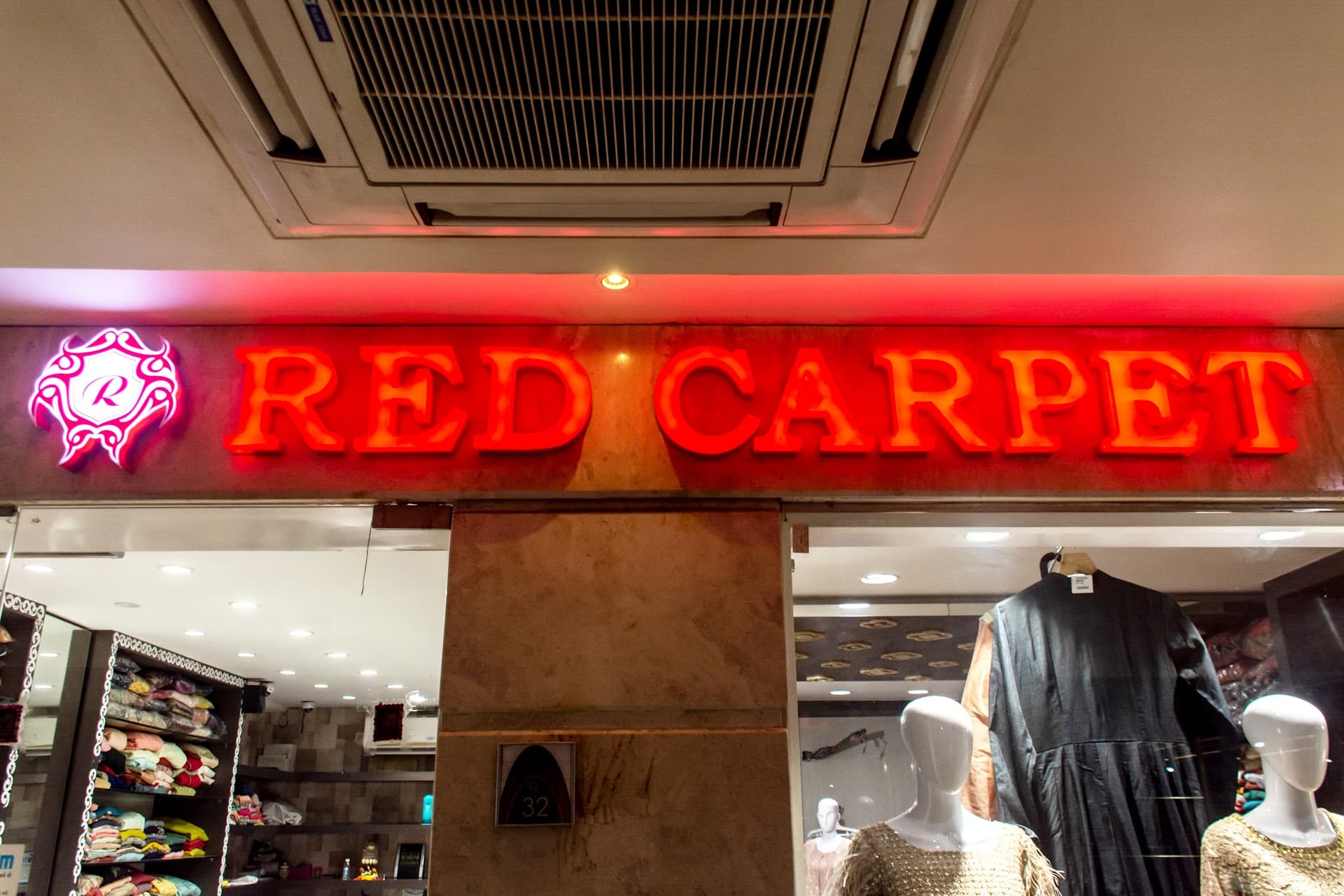 Red Carpet Womencave