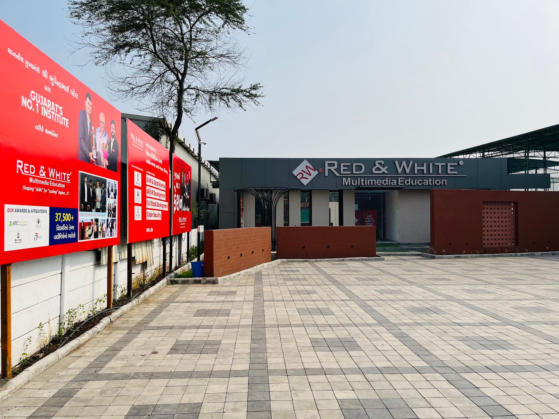 Red & White Multimedia Education - Best Institute in Yogichowk