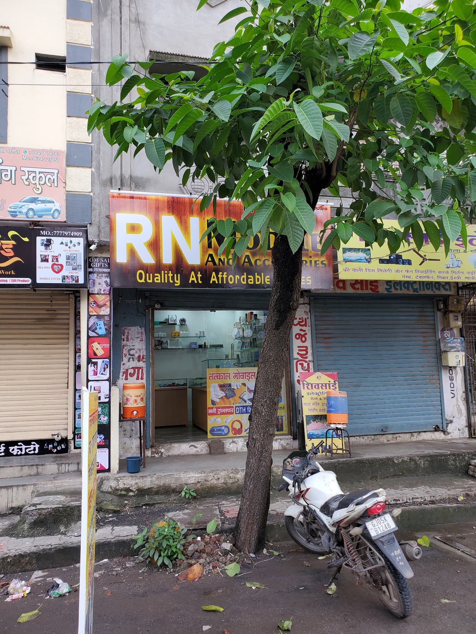 RN MOBILE AND ACCESSORIES