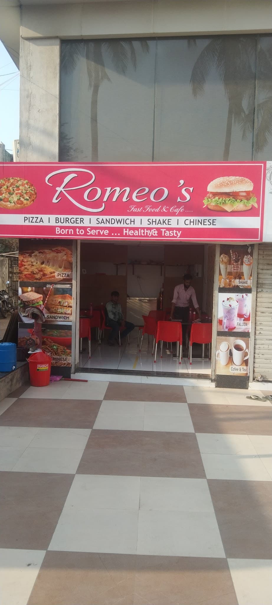 Romeo's Fast Food & Cafe