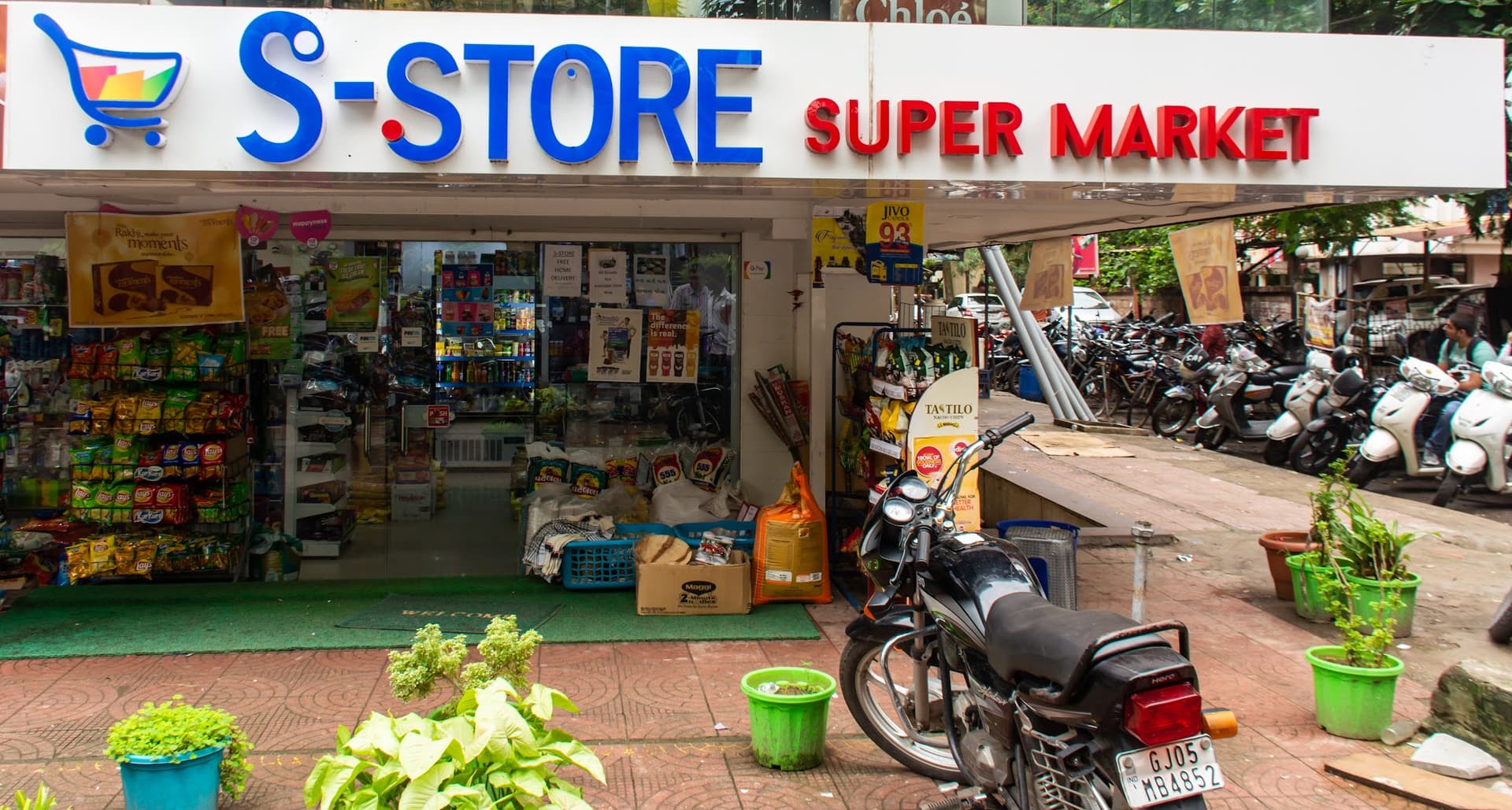 S Store Super Market