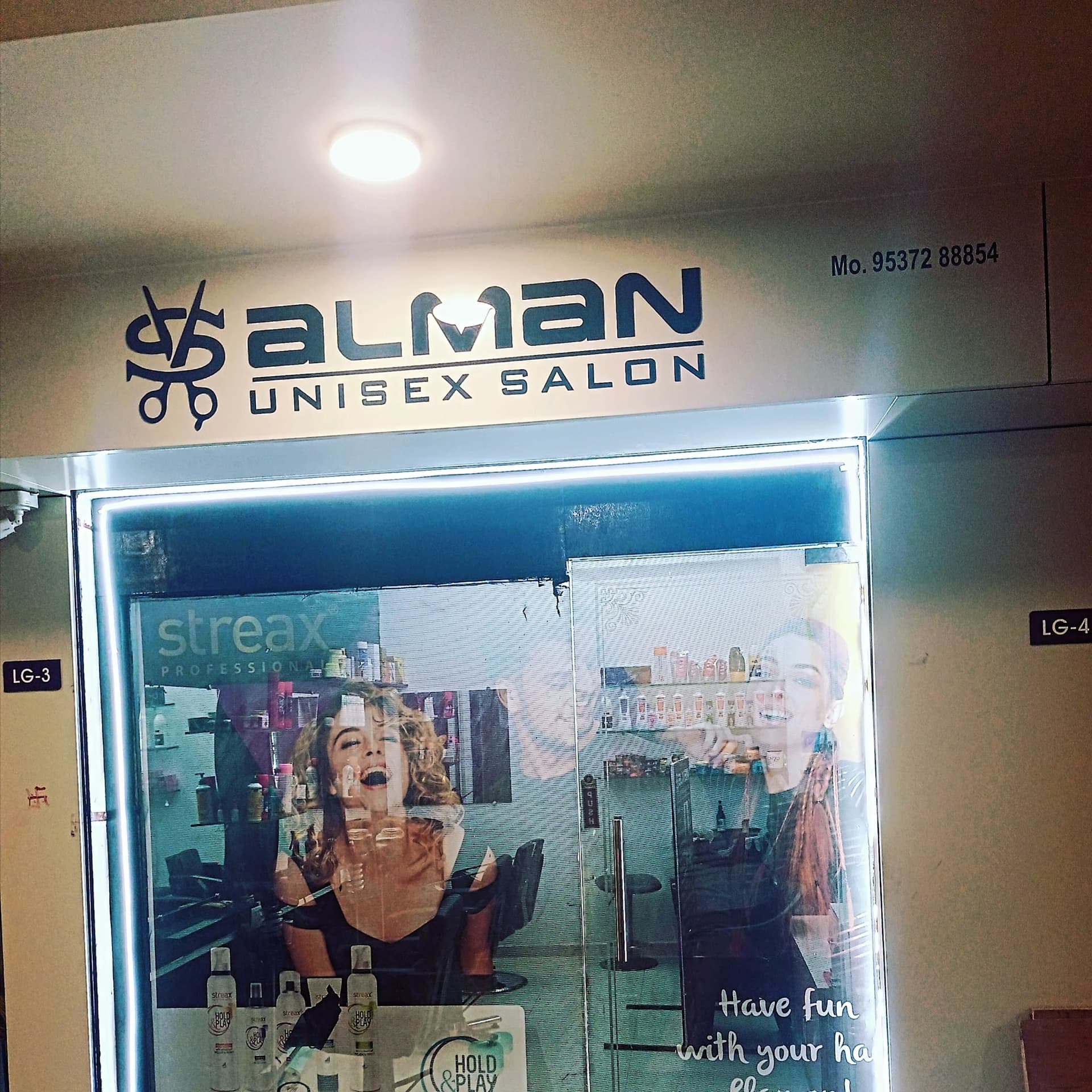 Salman Unisex salon