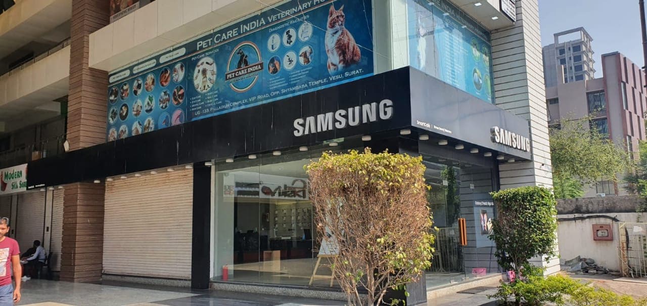 Samsung Experience Store - Shree Devraj Telecom - Vesu