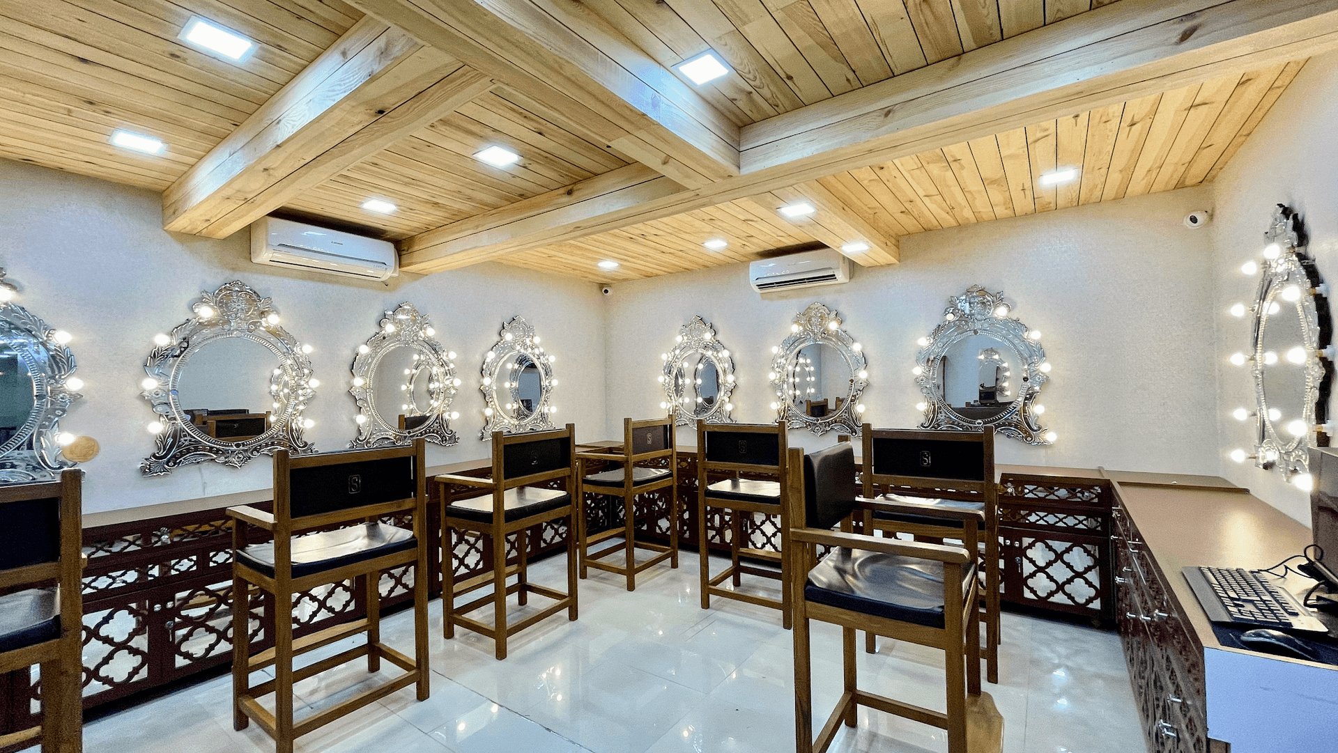 Sejal's Beauty Clinic & Academy