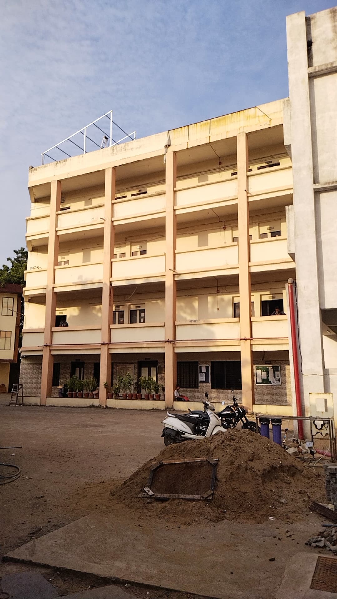 Sheth C.D. Barfiwala College Of Commerce Surat