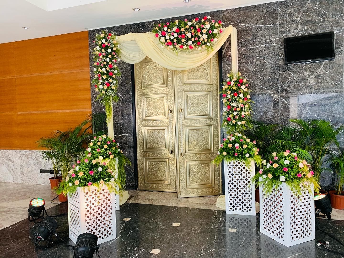 Shree Ganesh Flowers ( THE FLOWER SHOP )